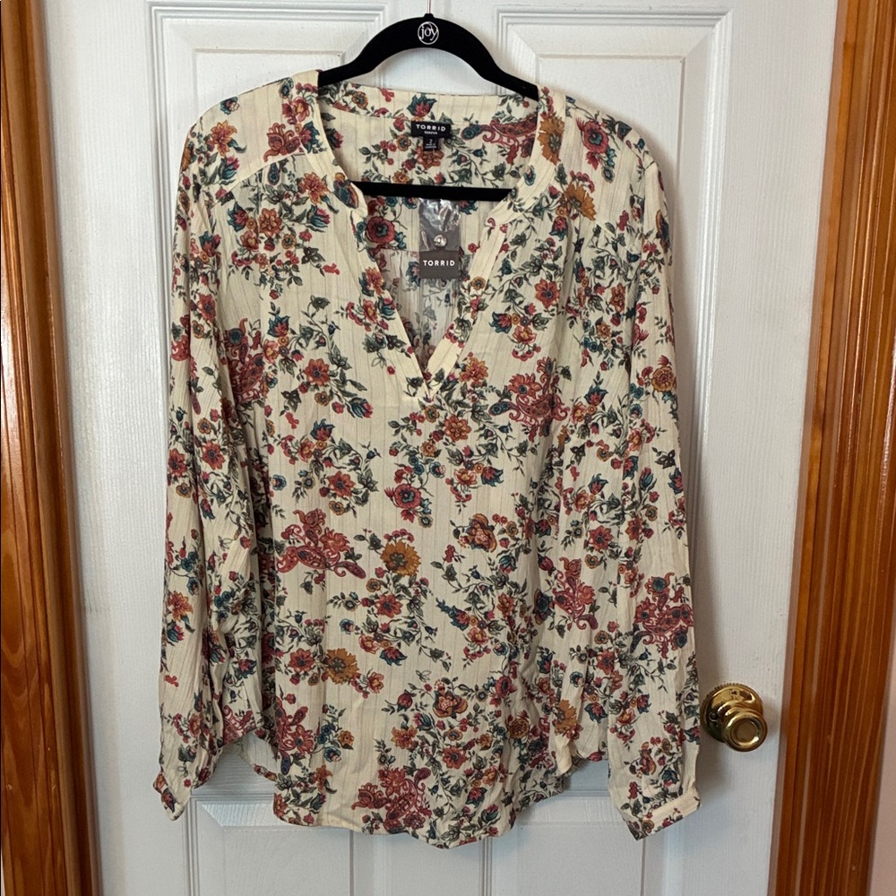 Torrid Cream Floral Blouse - Picture 2 of 4